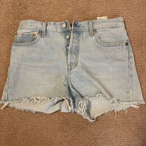 Levi’s Wedgie Shorts light wash size 29
